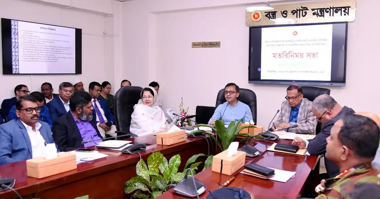 মতবিনিময় সভায় কথা বলেছেন মন্ত্রী খন্দকার আব্দুল মুক্তাদির